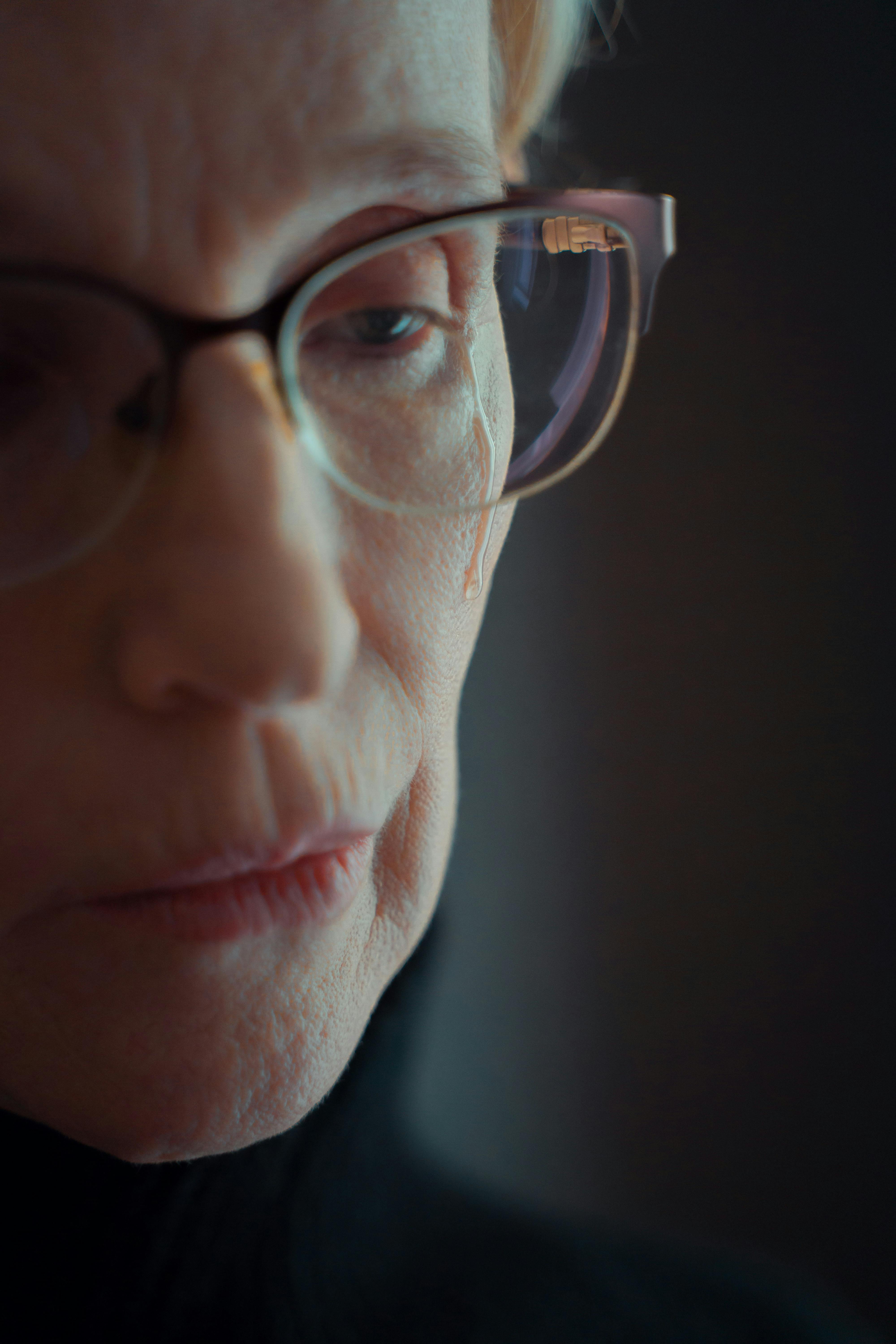 Λυπημένη ηλικιωμένη γυναίκα | Πηγή: Pexels